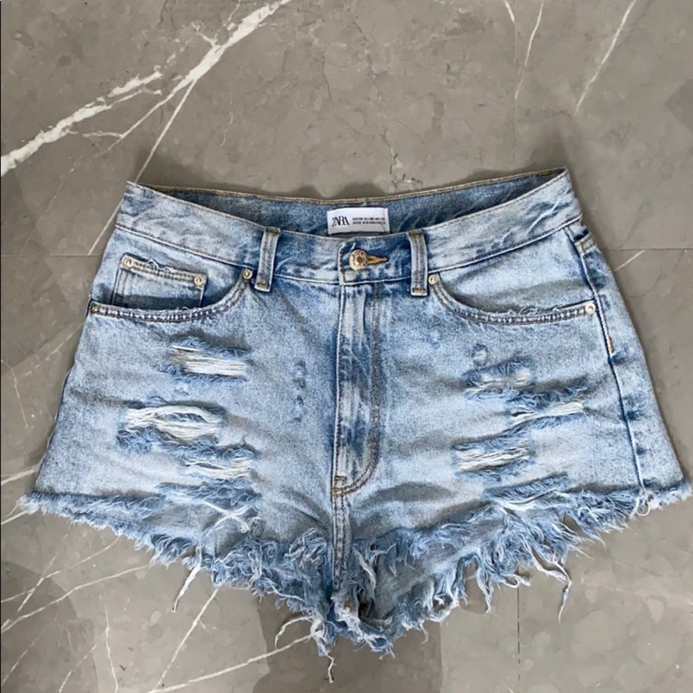 Zara Distressed Denim Shorts SZ 6